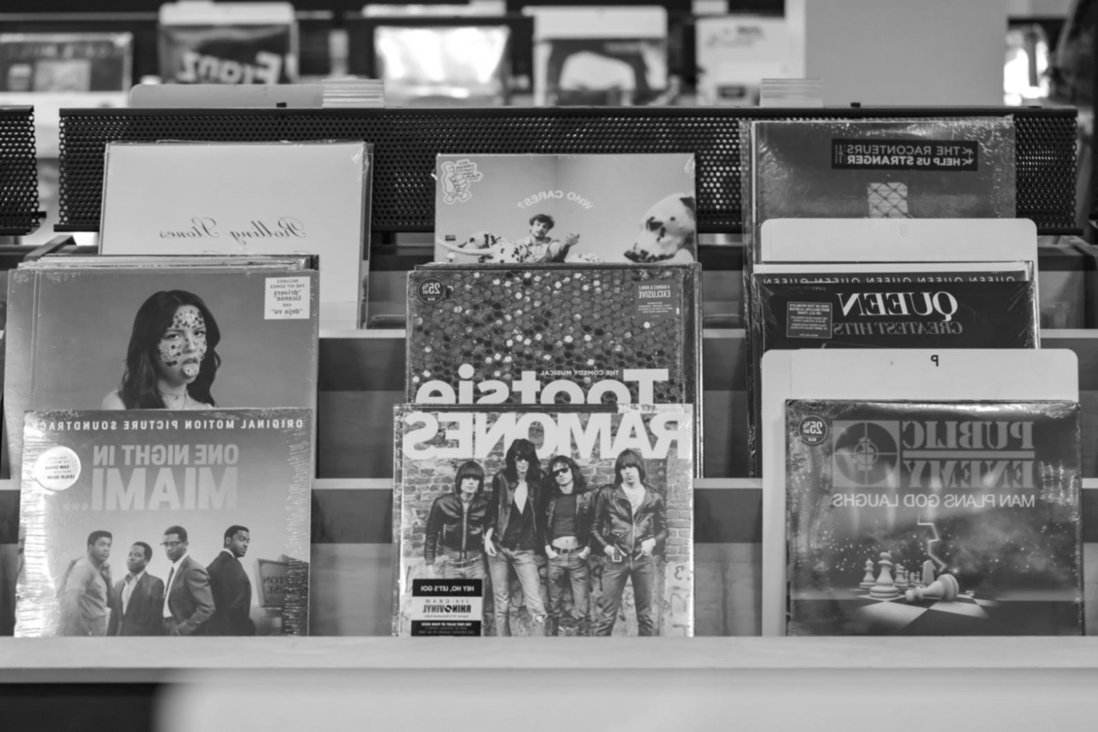 Spartiti musicali e strumenti durante una lezione pratica